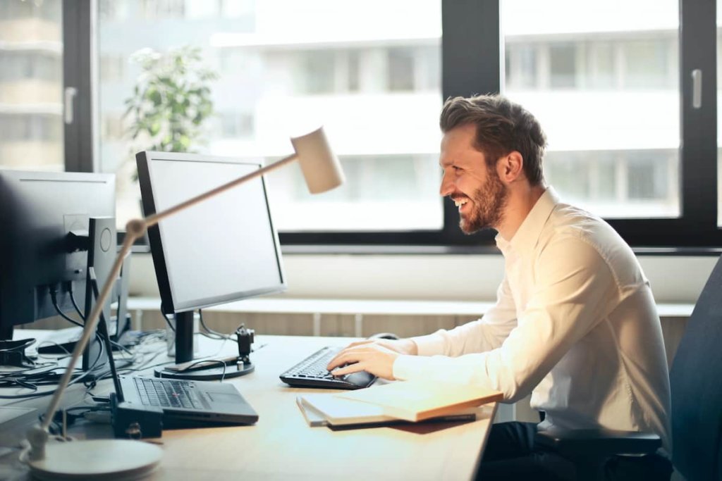 إدارة مستندات الأعمال الصغيرة والمتوسطة الحجم وحلول سير العمل